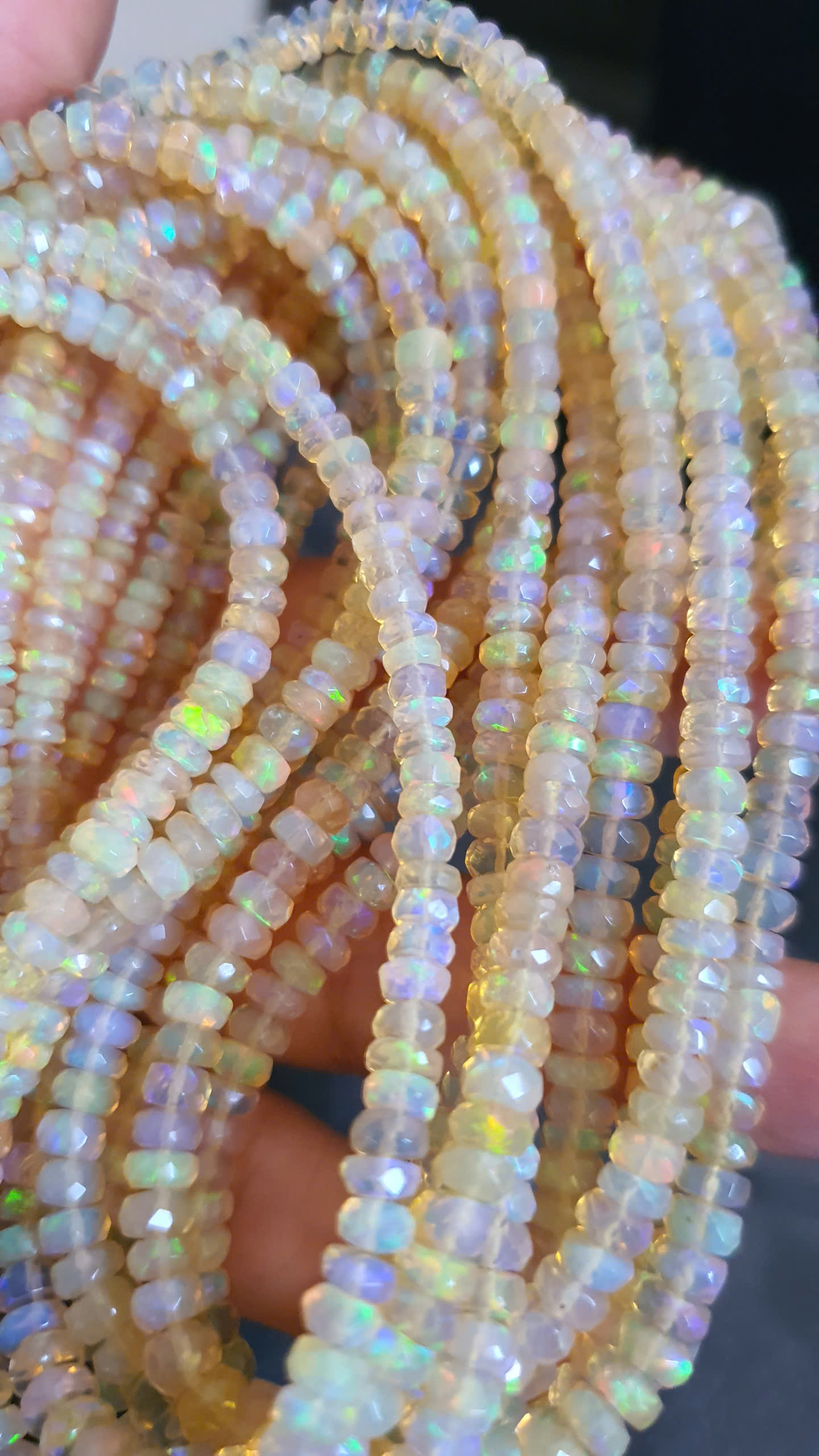 Opal cắt giác vàng nhạt 3-5ly #2