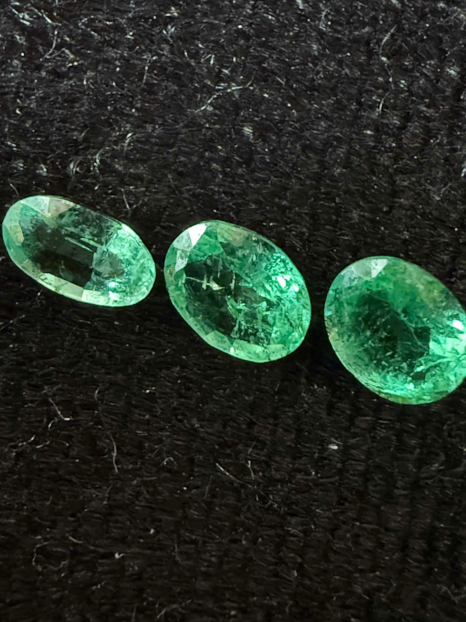Ngọc lục bảo Columbia thiên nhiên 2.9-4mm #1